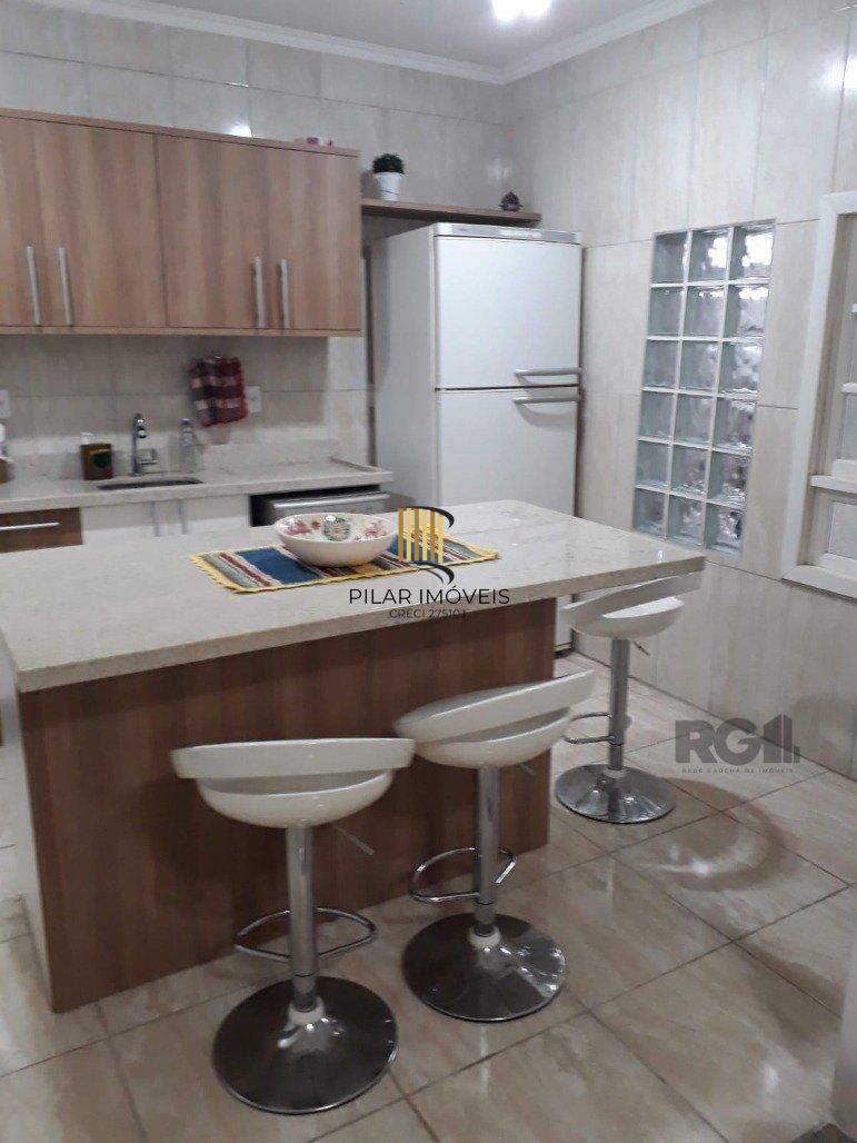 Casa 4 dormitórios no bairro Ipanema