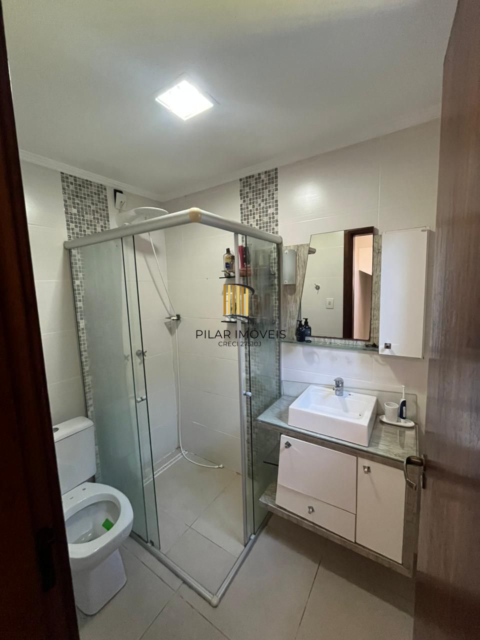 Sobrado triplex com piscina no Loteamento Nova Ipanema