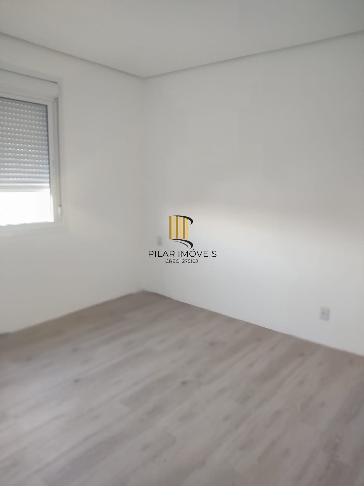 Apartamento 2 dormitórios com suíte e 2 vagas no Bairro Tristeza.