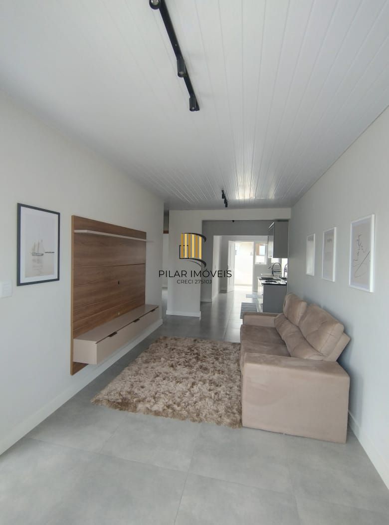 Casa 2 dormitórios no bairro Hípica