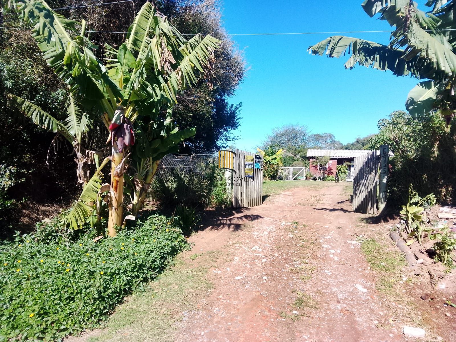 Casa 2 dormitórios no bairro Lami