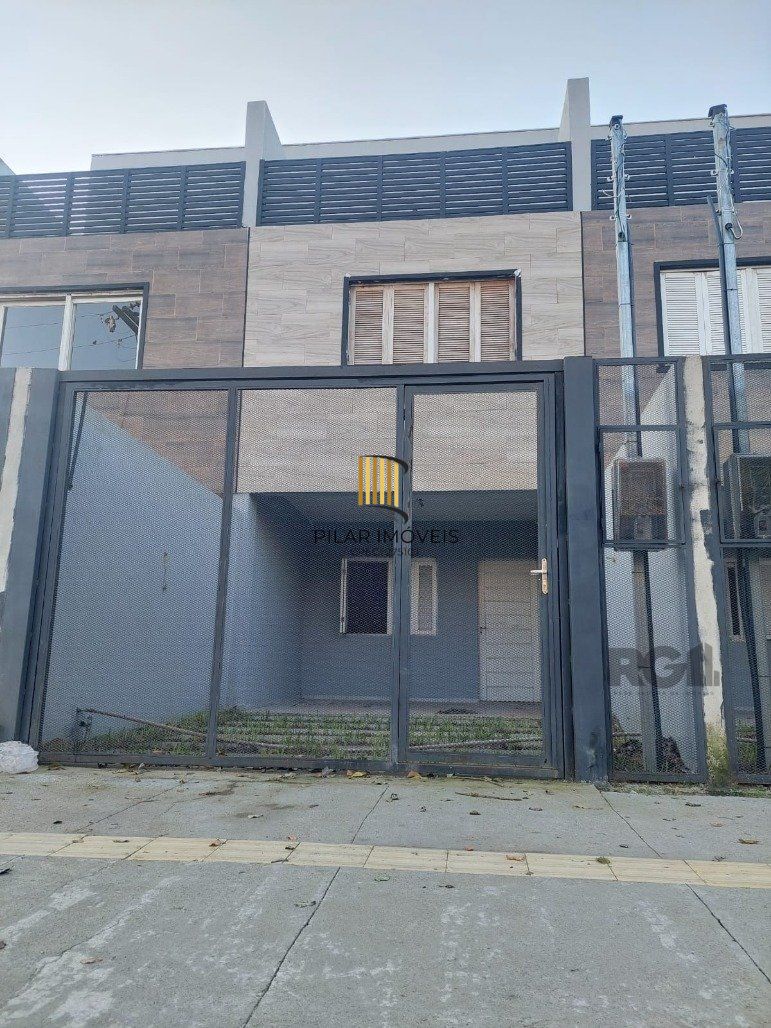 Sobrado 3 dormitórios no bairro Vila Nova