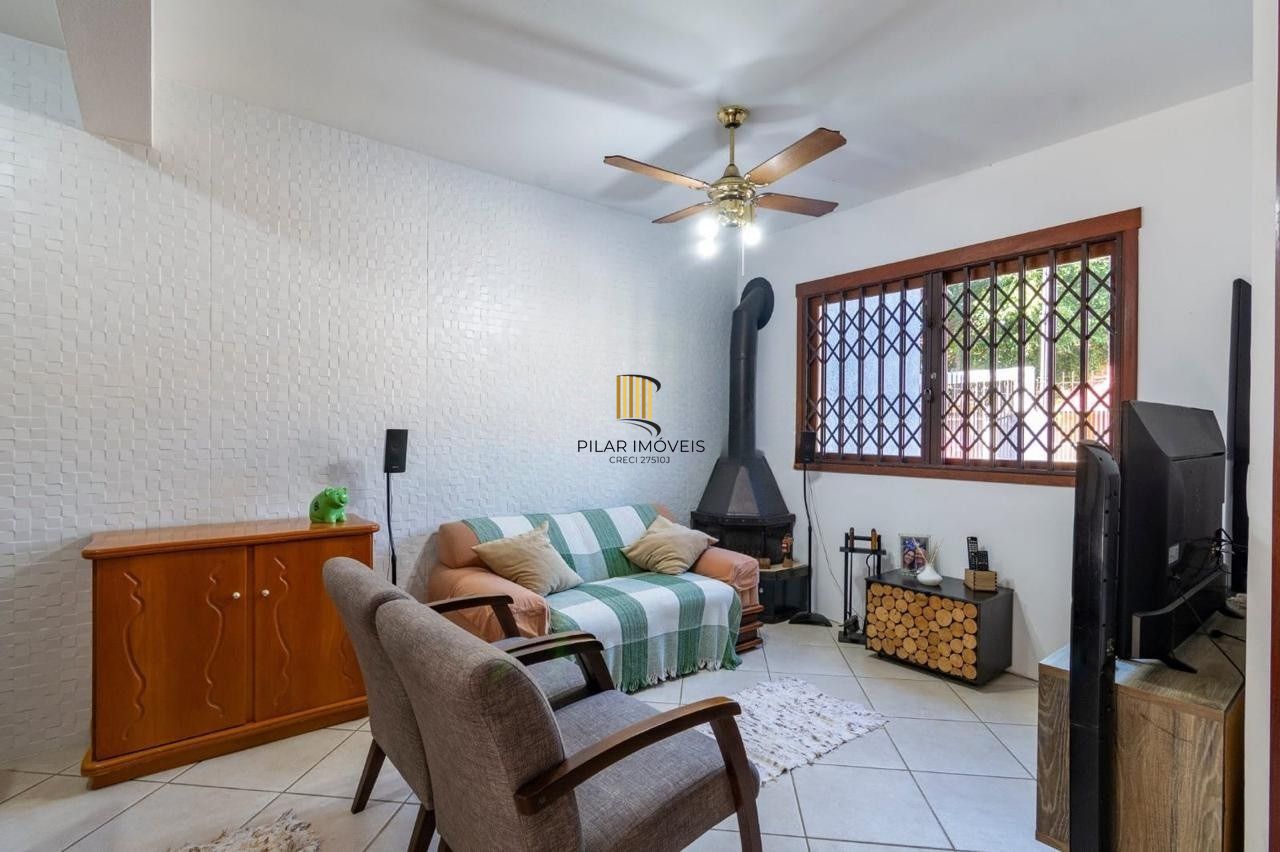 Casa 3 dormitórios no bairro Hípica