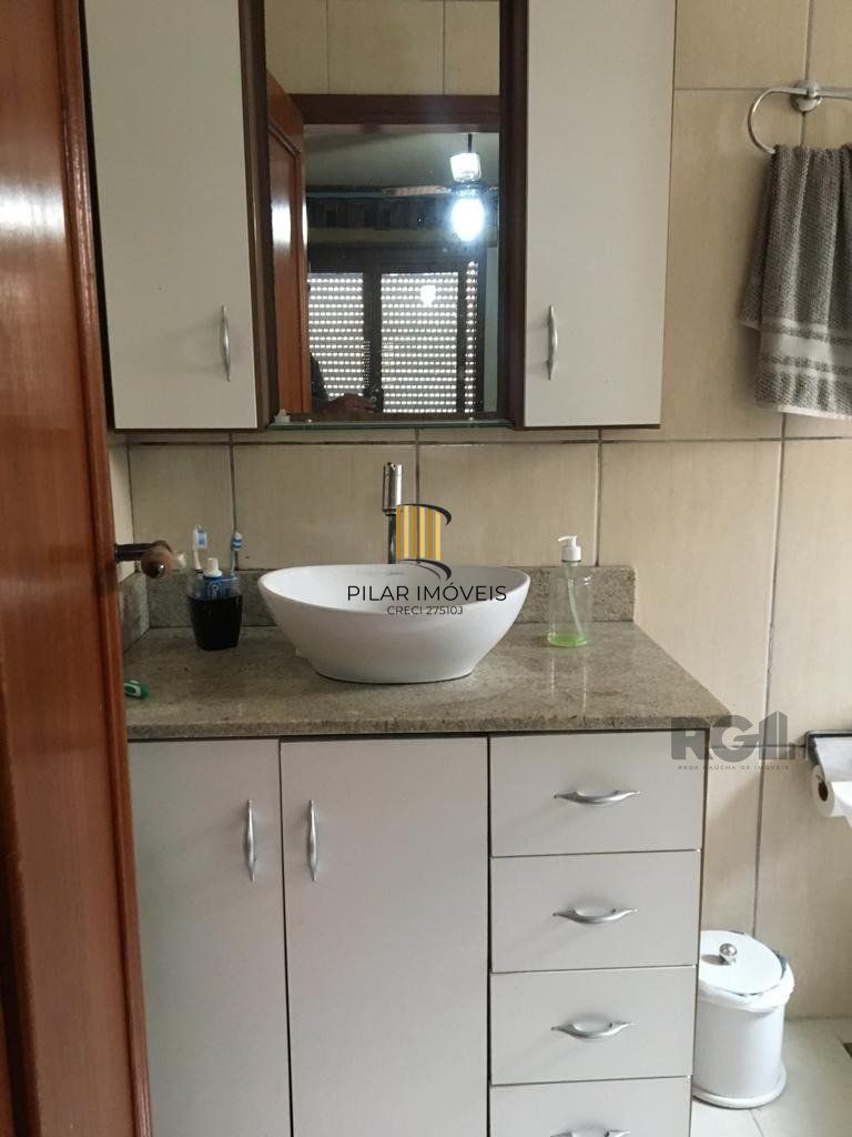 Casa 3 Dormitório(s) Bairro Nonoai