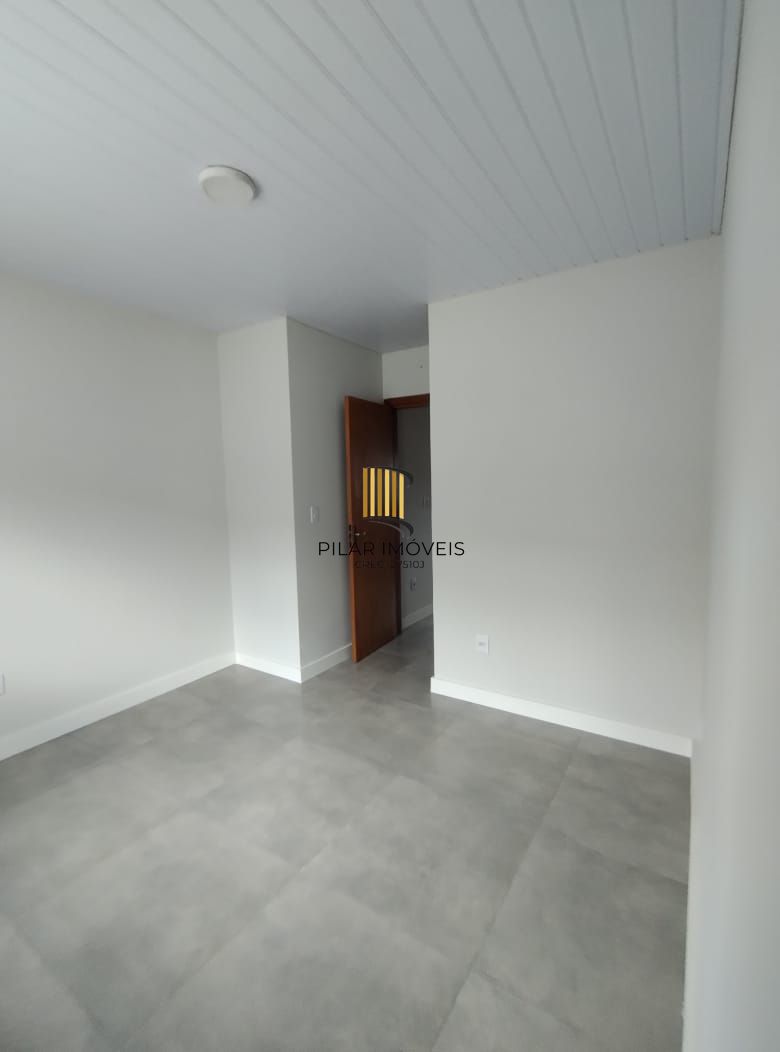 Casa 2 dormitórios no bairro Hípica