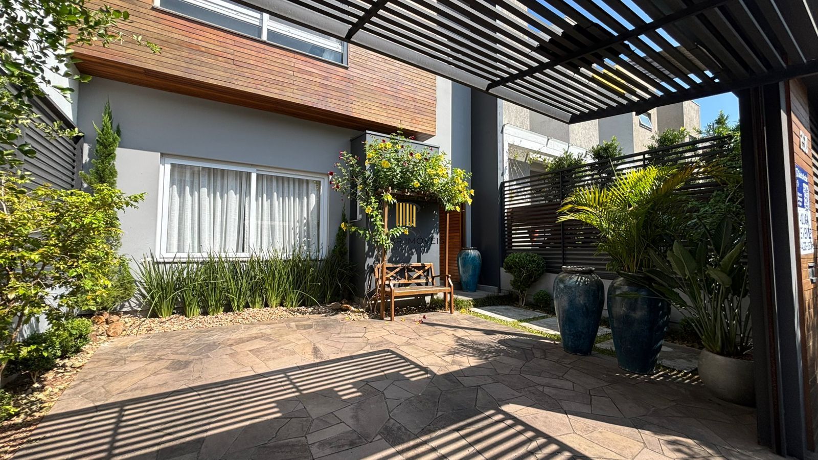 Casa 3 dormitórios no bairro Hípica