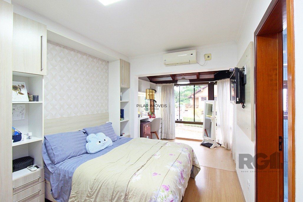 Sobrado para Venda - 218m², 4 dormitórios, sendo 3 suites, 2 vagas - Ipanema