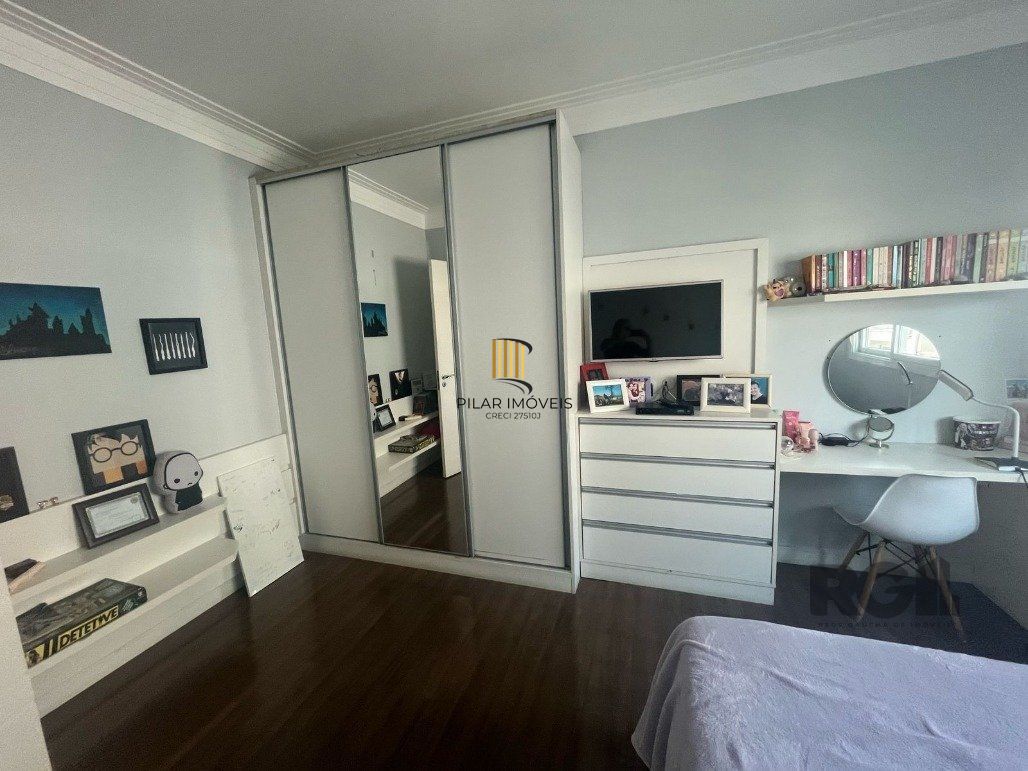 Casa de Condomínio 3 dormitórios no bairro Hípica