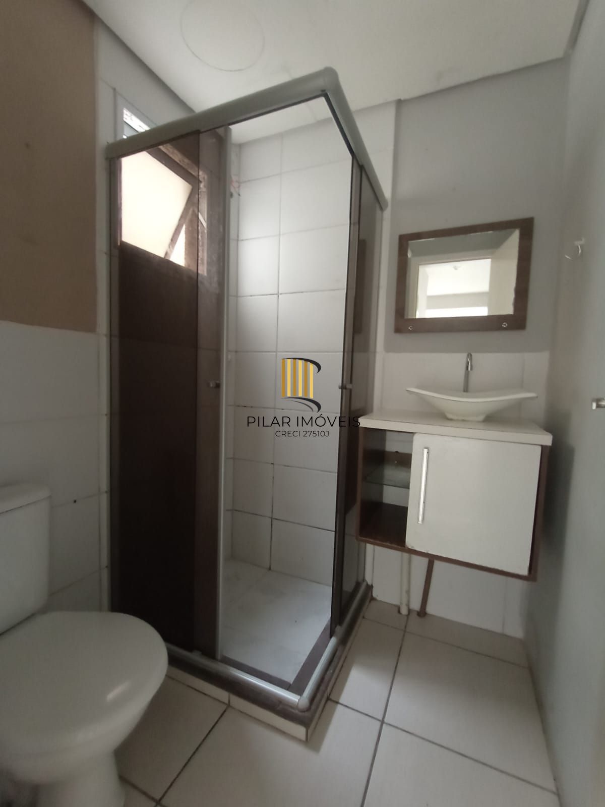 Apartamento com sacada e churrasqueira