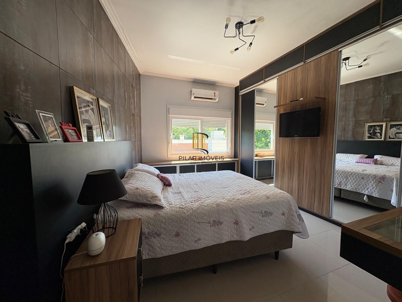 Casa 3 dormitórios no bairro Hípica