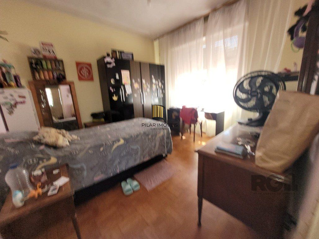 Casa 8 dormitórios no bairro Menino Deus
