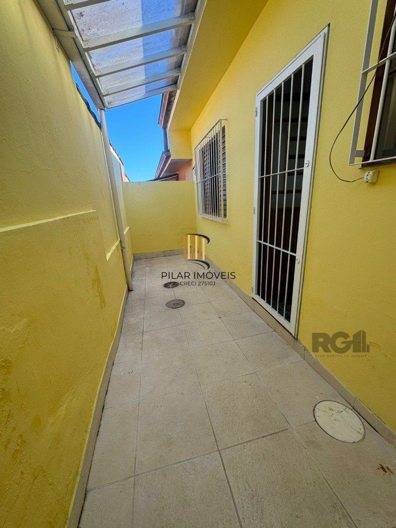 Casa de Condomínio 1 dormitório no bairro Camaquã