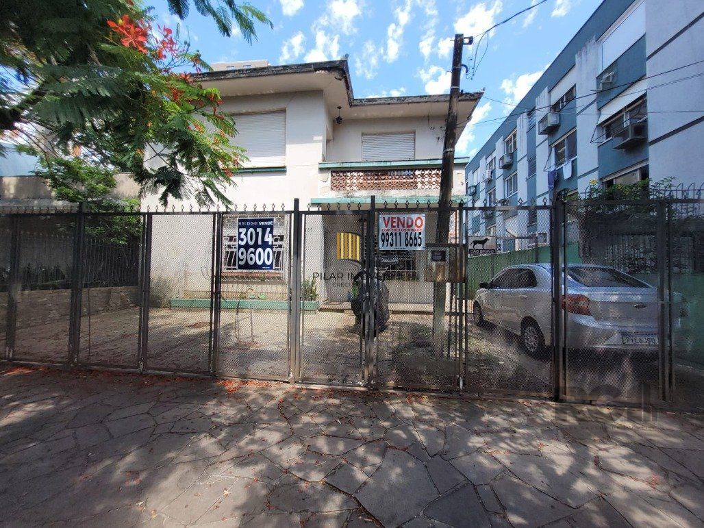 Casa 8 dormitórios no bairro Menino Deus