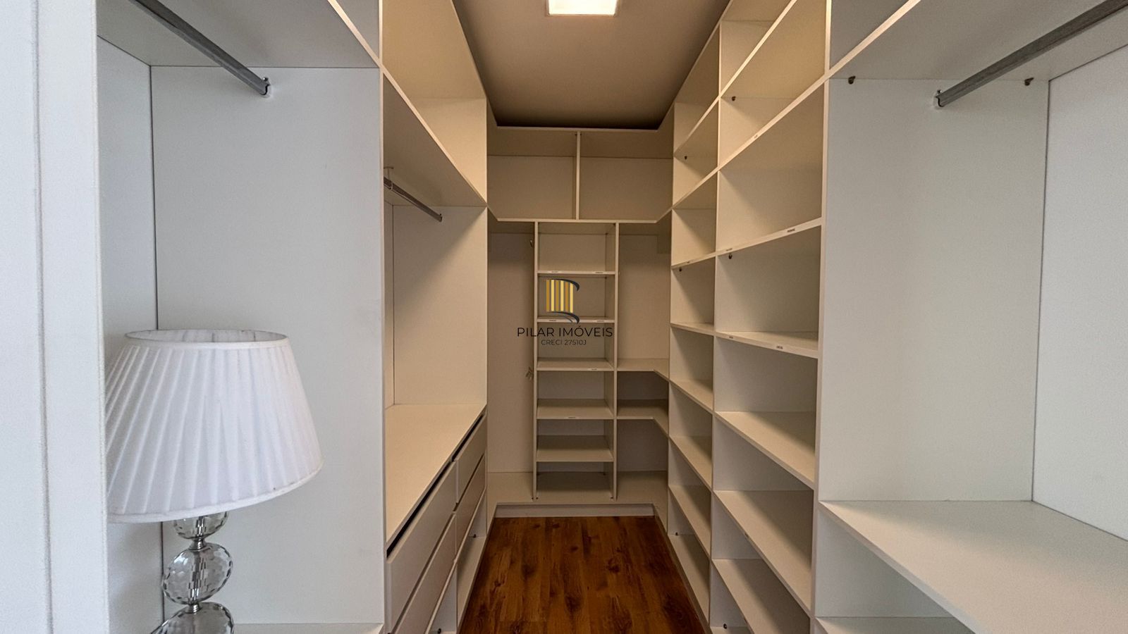 Casa 3 dormitórios no bairro Hípica