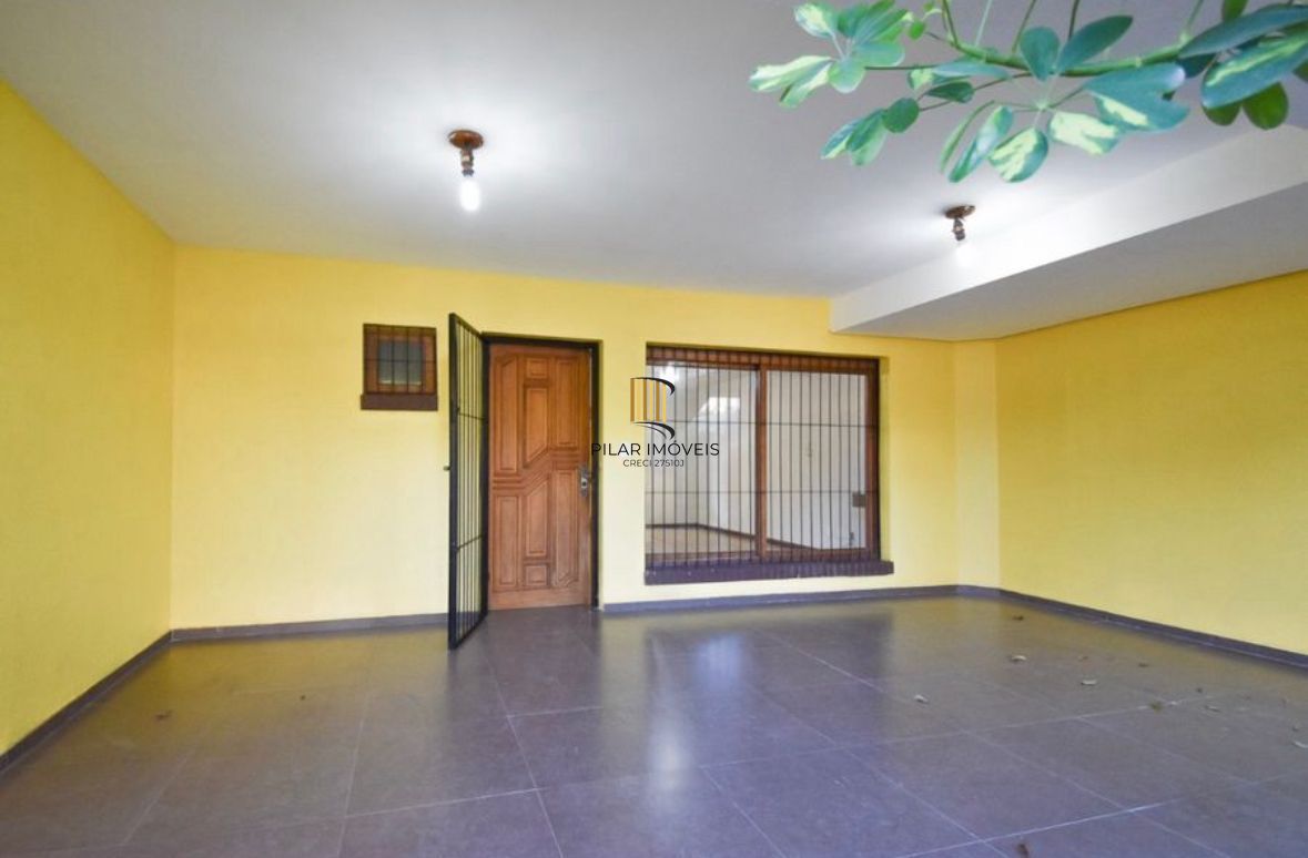 Casa 3 dormitórios no bairro Guarujá