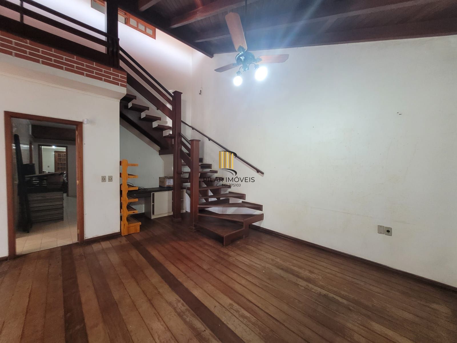 Casa 4 dormitórios no bairro Camaquã