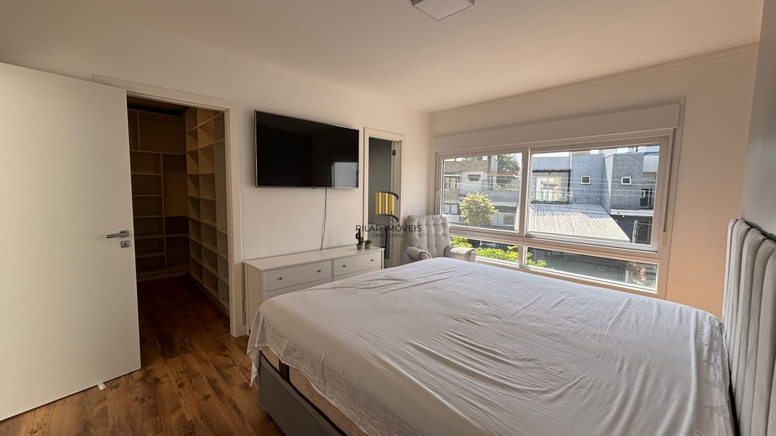 Casa 3 dormitórios no bairro Hípica