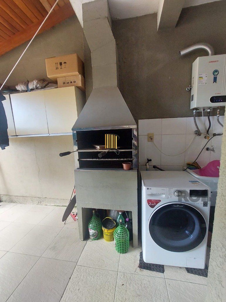 Casa 2 dormitórios no bairro Hípica