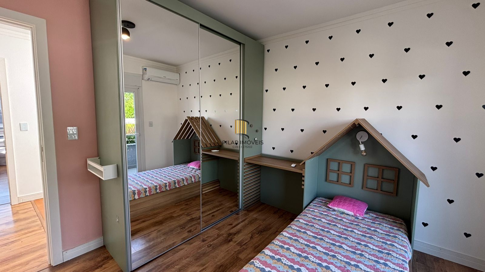 Casa 3 dormitórios no bairro Hípica