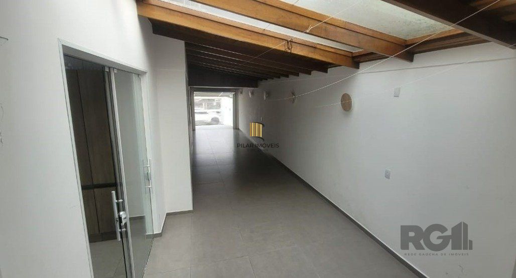 Sobrado 4 dormitórios no bairro Nossa Senhora das Graças