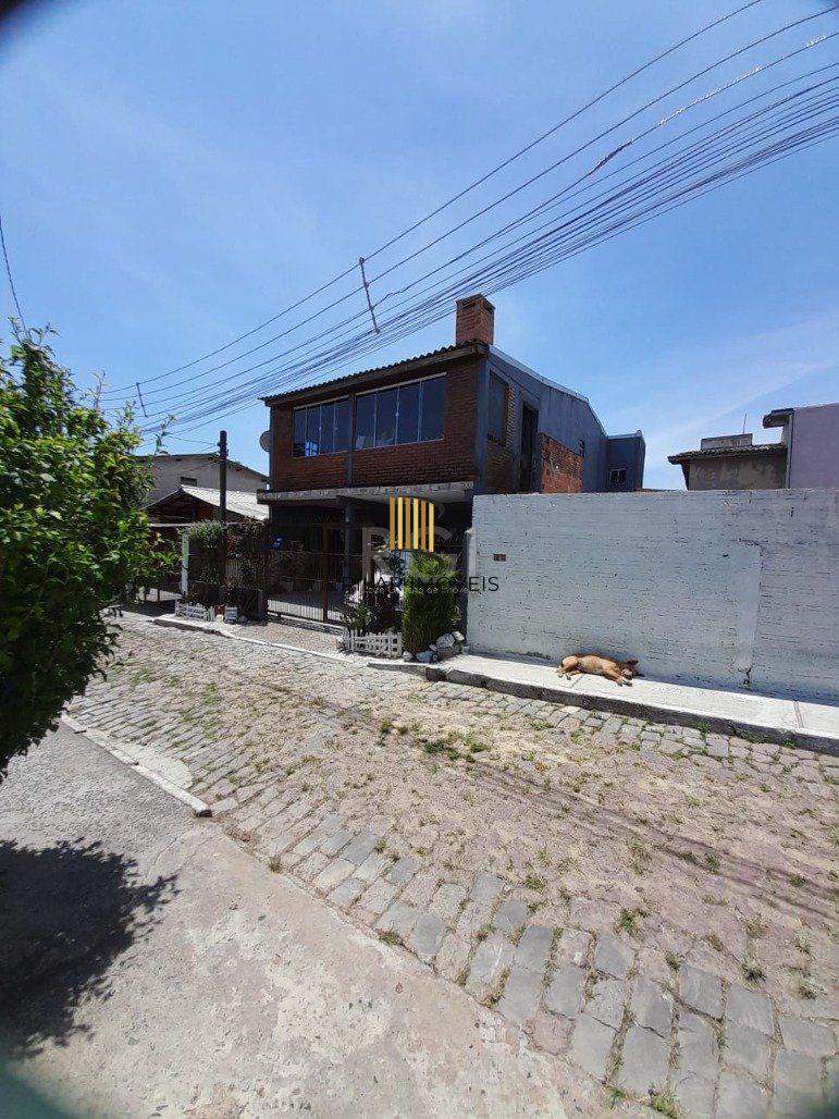 Casa 4 Dormitório(s) Bairro Restinga