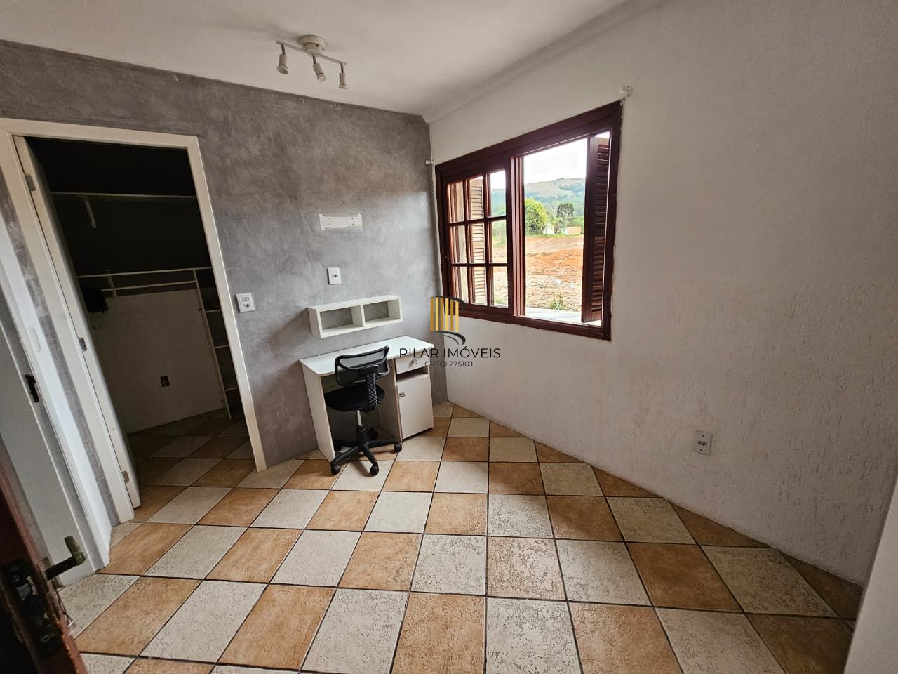 Casa 2 dormitórios no bairro Hípica