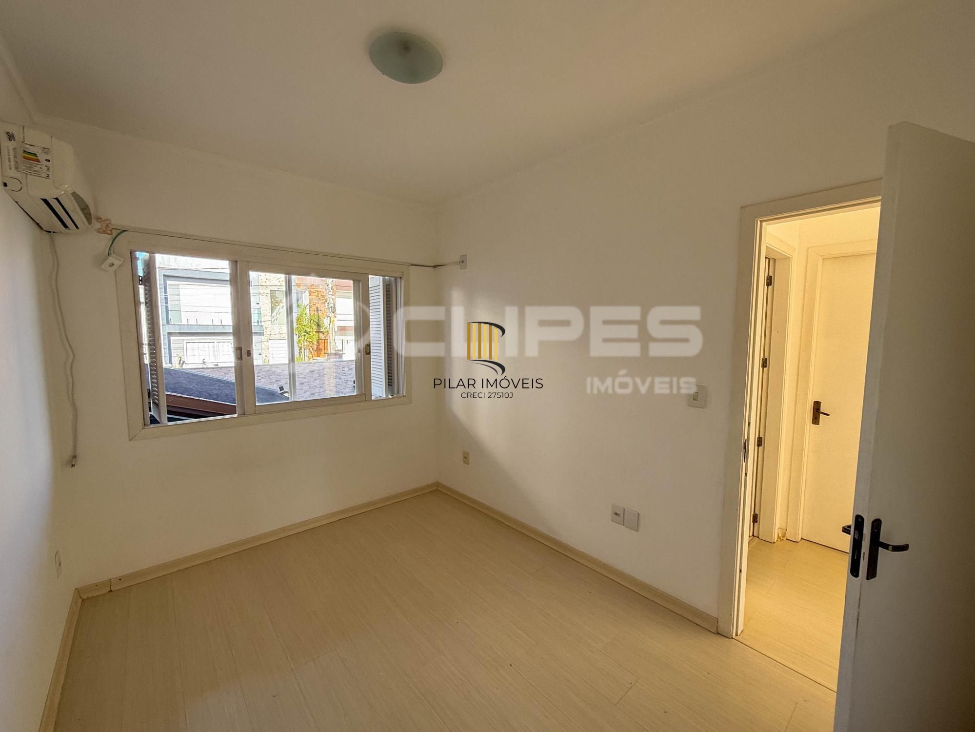 Sobrado para Venda - 140m², 3 dormitórios, sendo 1 suites, 2 vagas - Hípica