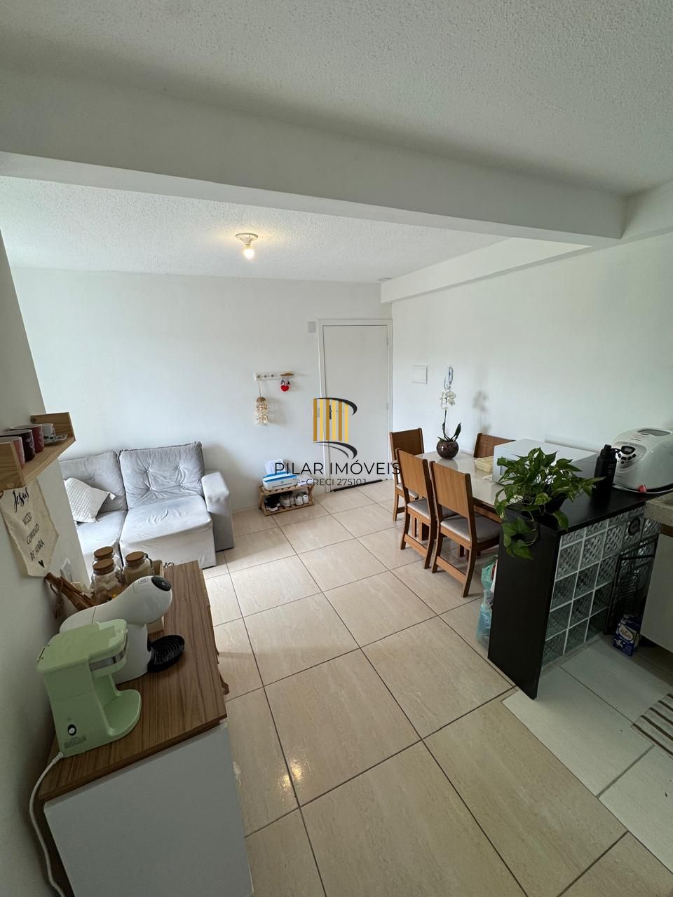 Apartamento com sacada e churrasqueira