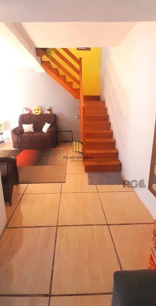 Casa 6 dormitórios no bairro Restinga