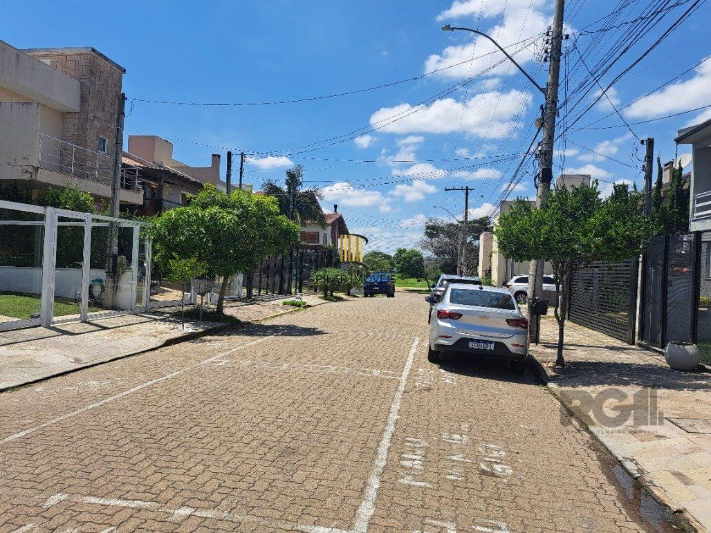 Casa 3 dormitórios no bairro Hípica