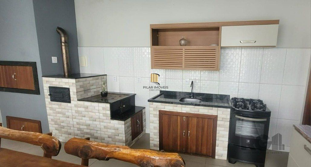 Sobrado 4 dormitórios no bairro Nossa Senhora das Graças