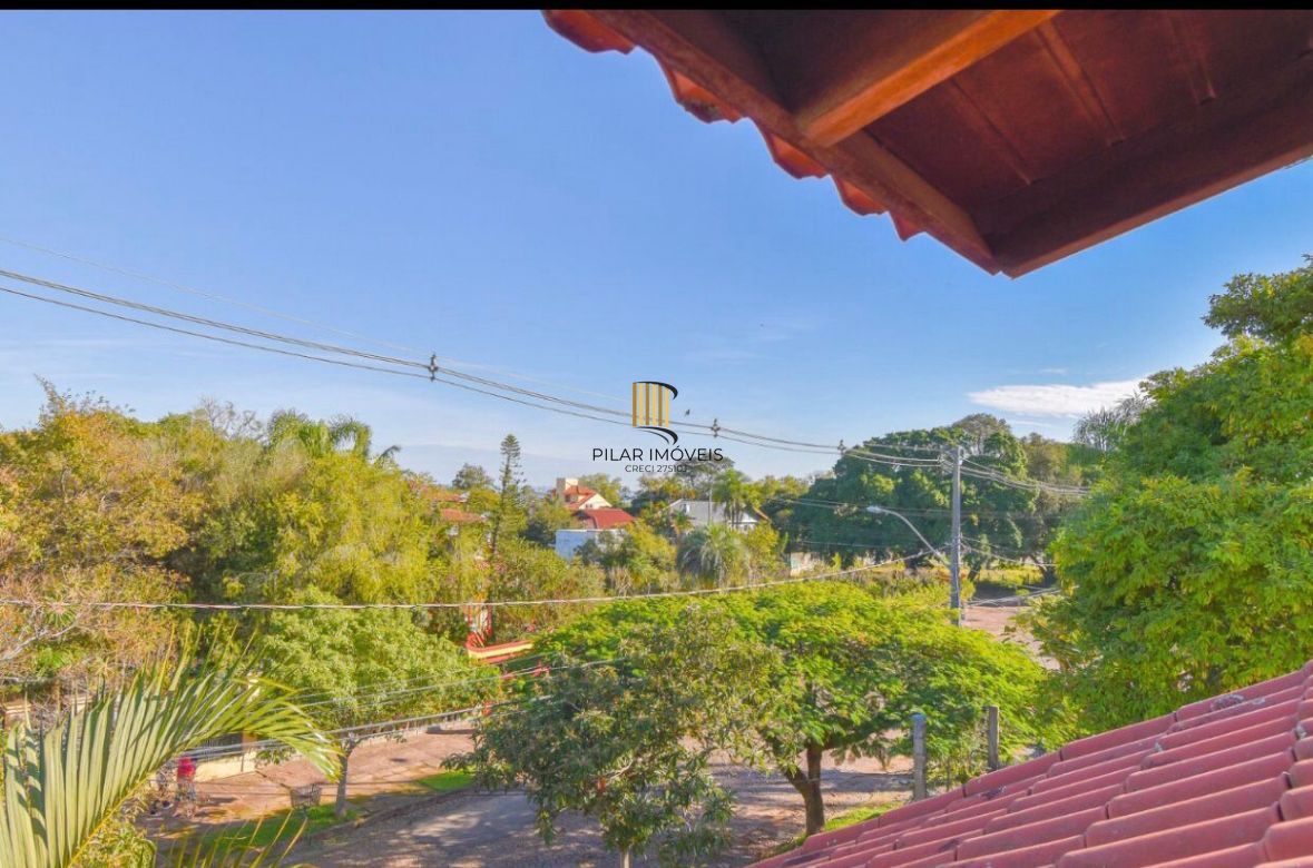 Casa 3 dormitórios no bairro Guarujá