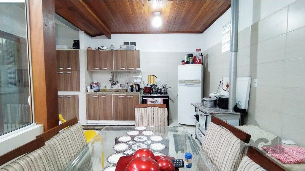 Casa 2 dormitórios no bairro Hípica