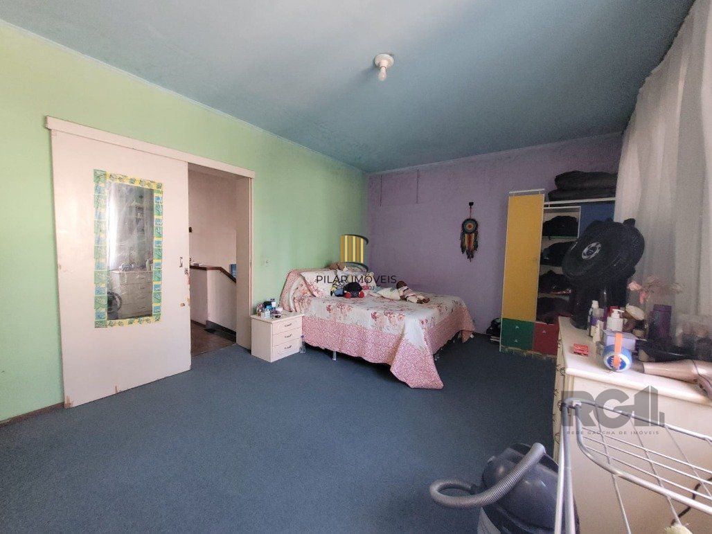 Casa 8 dormitórios no bairro Menino Deus