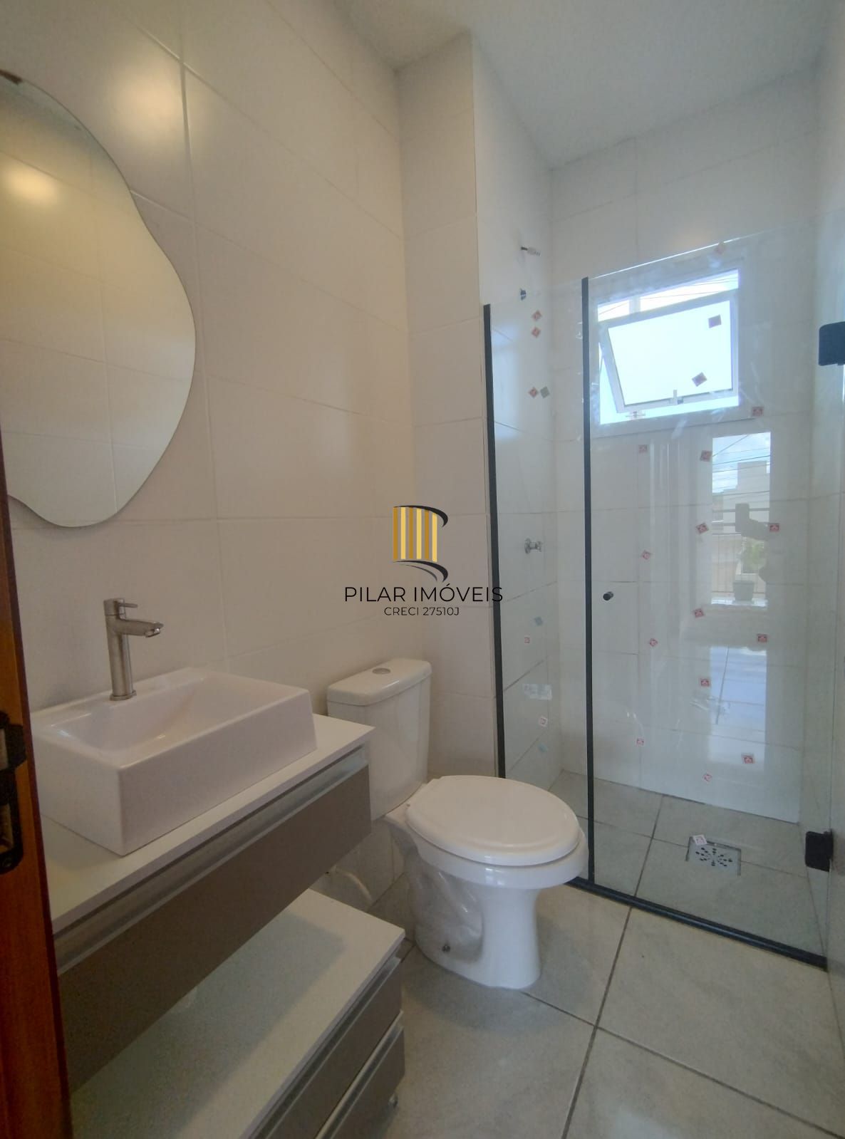 Casa 2 dormitórios no bairro Hípica