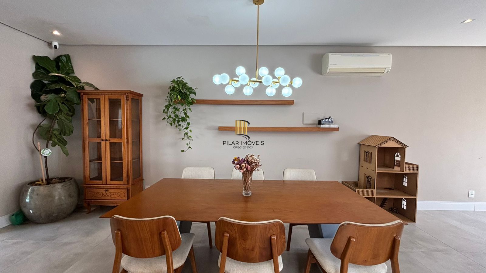 Casa 3 dormitórios no bairro Hípica