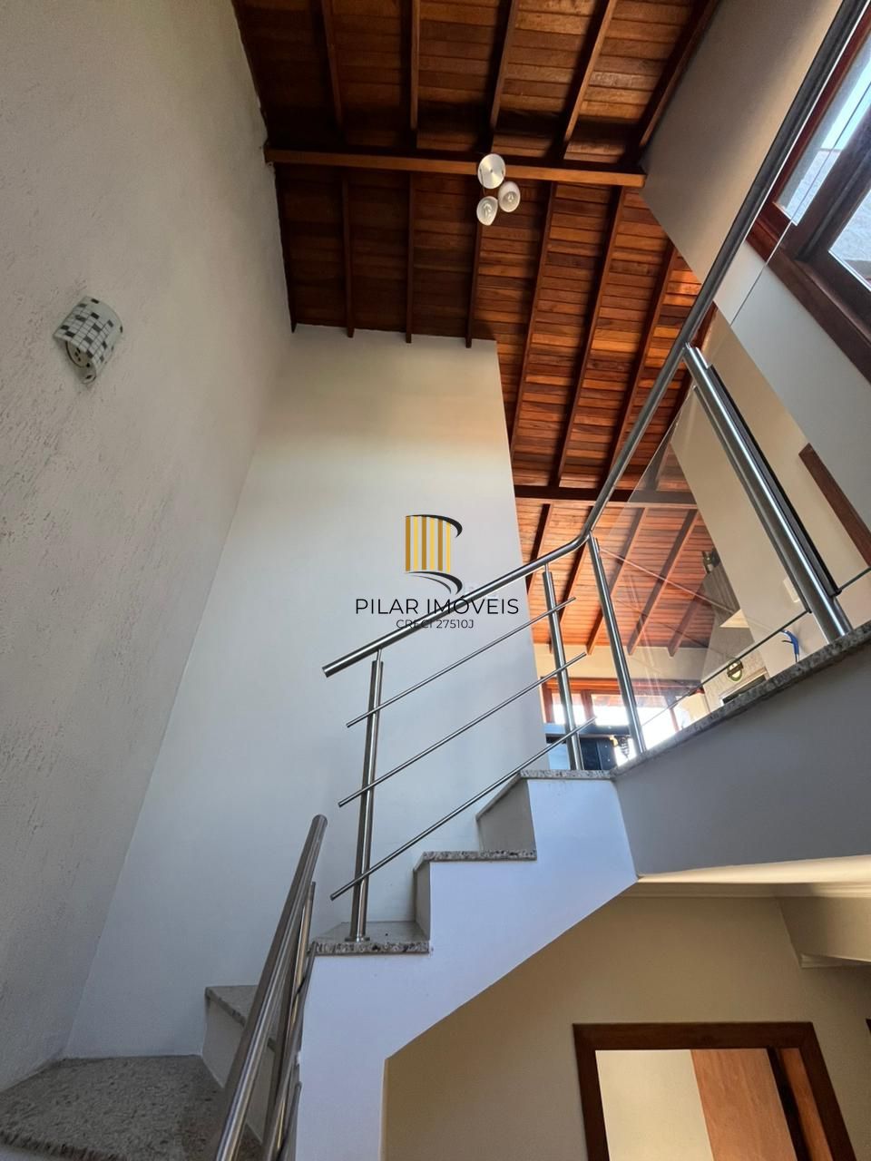 Sobrado triplex com piscina no Loteamento Nova Ipanema