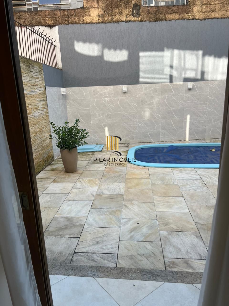Sobrado triplex com piscina no Loteamento Nova Ipanema