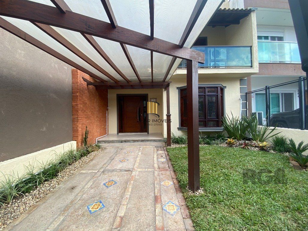 Casa 3 dormitórios no bairro Hípica