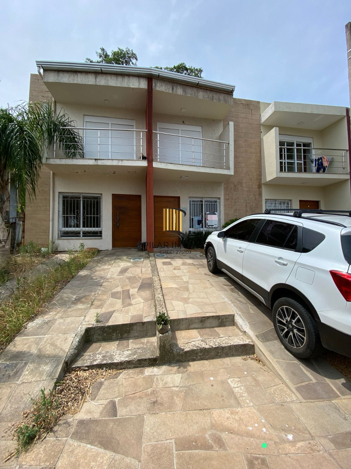 Sobrado com 2 Suítes, Sacada e Pátio com Teto Retrátil - Pilar Imóveis