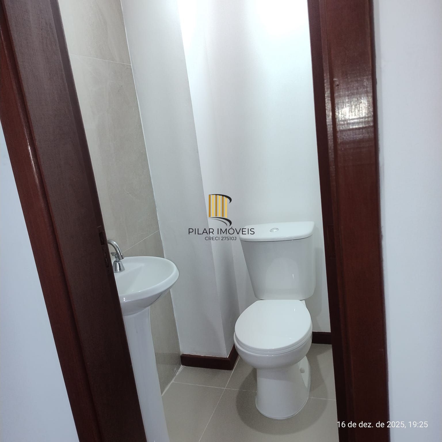 Casa 2 dormitórios no bairro Hípica