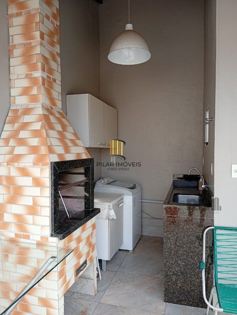 Casa 2 dormitórios no bairro Hípica
