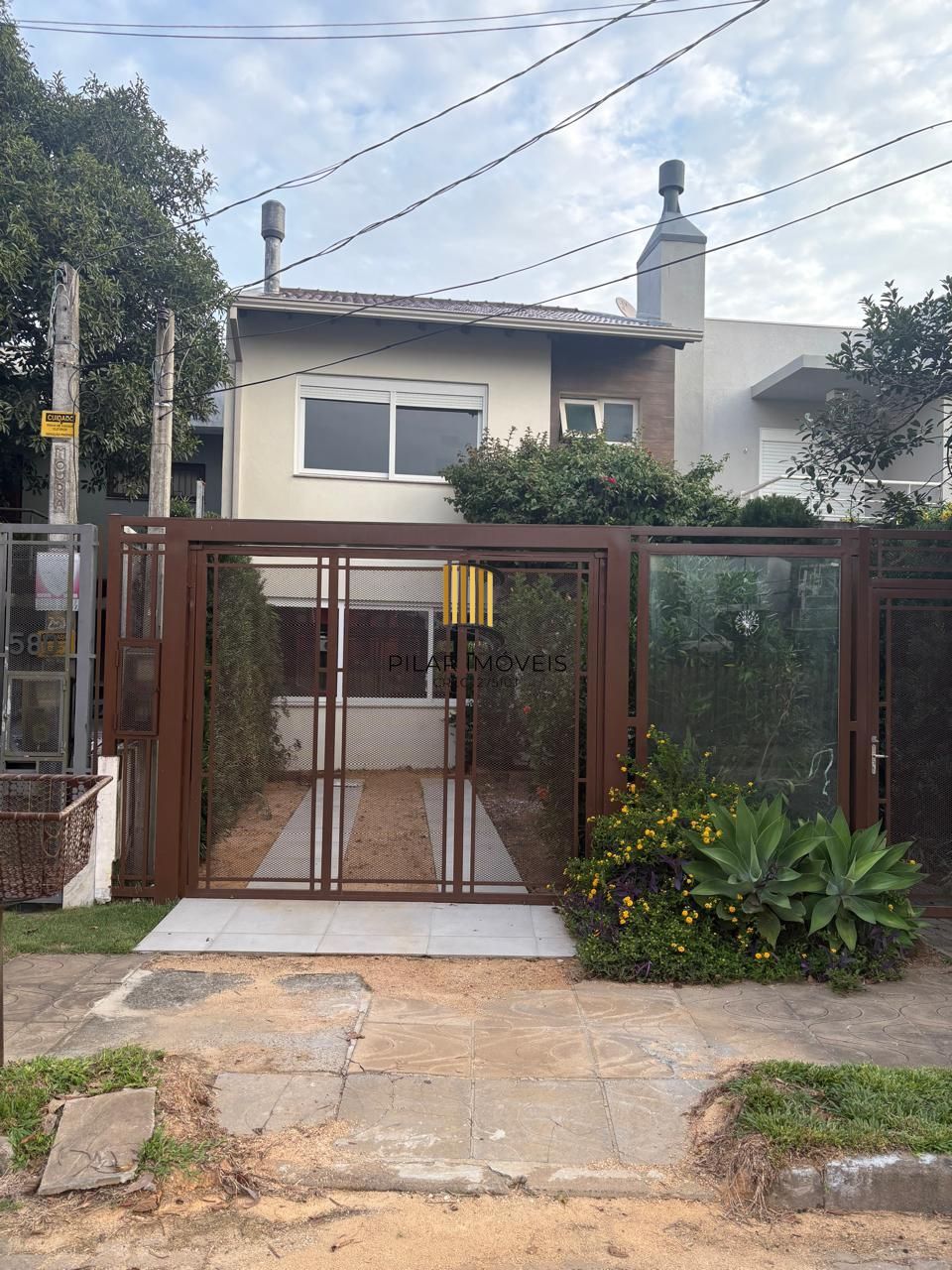 Sobrado 3 dormitórios no bairro Hípica
