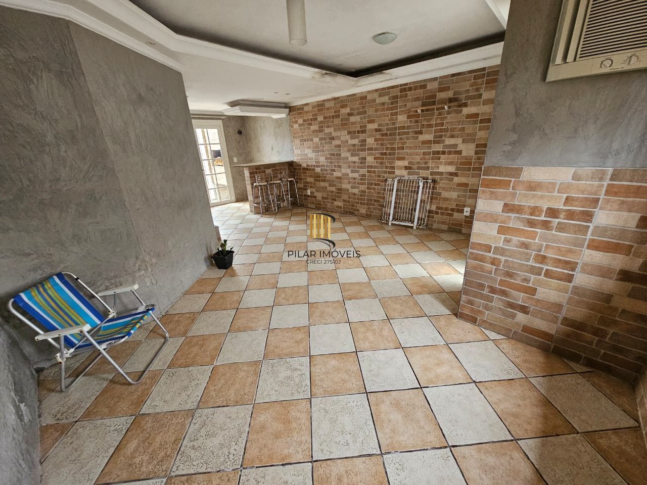 Casa 2 dormitórios no bairro Hípica