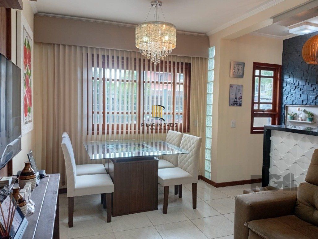 Casa 2 dormitórios no bairro Hípica