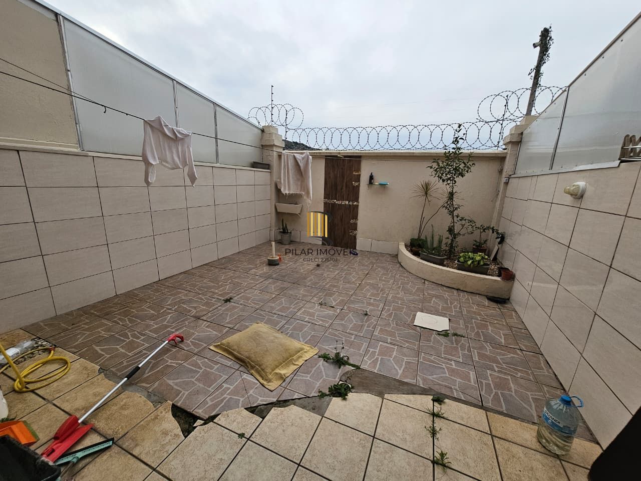 Casa 2 dormitórios no bairro Hípica