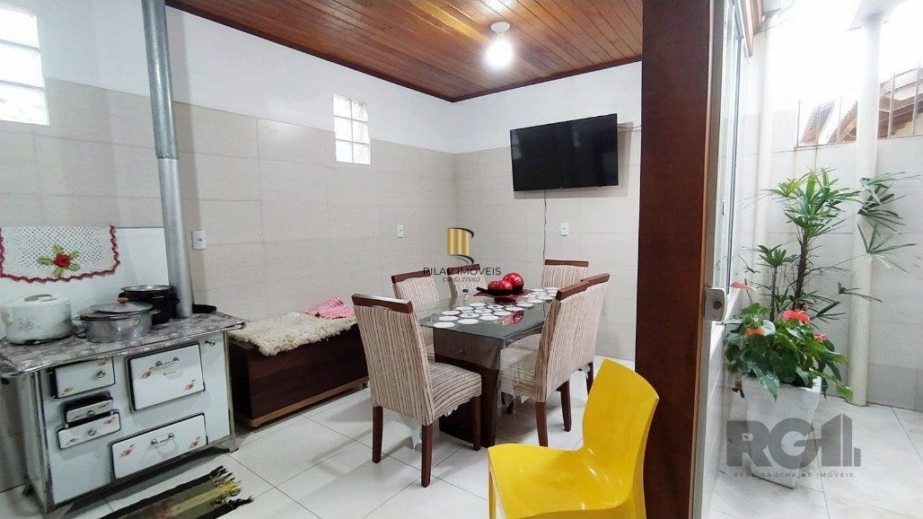 Casa 2 dormitórios no bairro Hípica