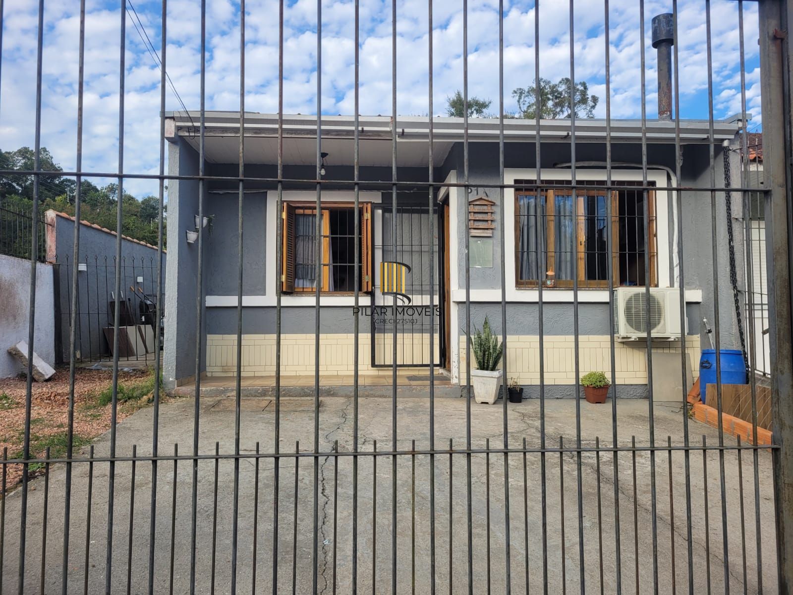Casa 2 dormitórios no bairro Hípica