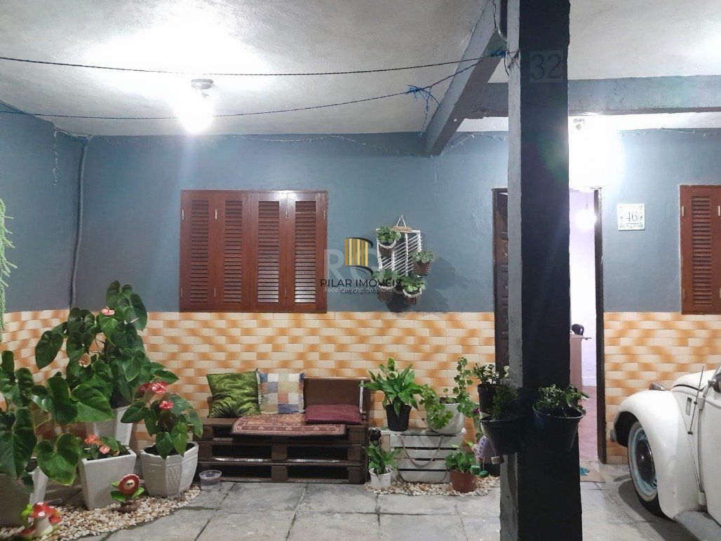 Casa 4 Dormitório(s) Bairro Restinga