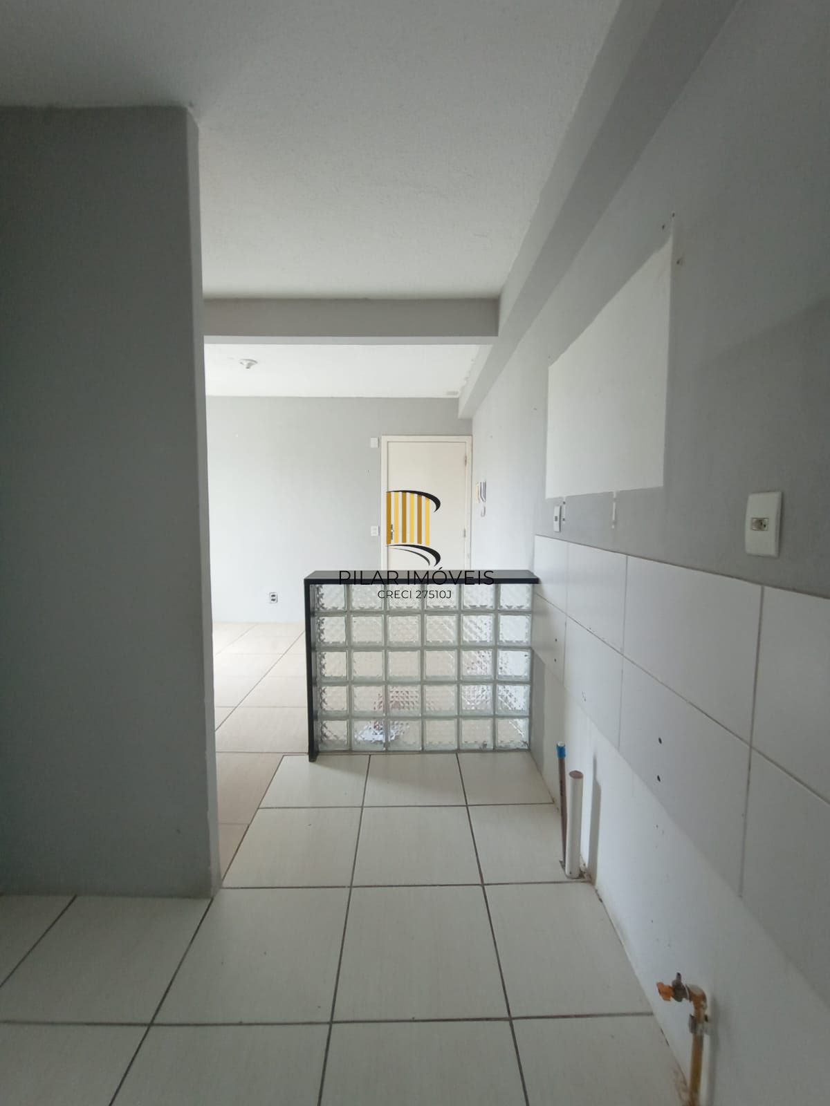 Apartamento com sacada e churrasqueira